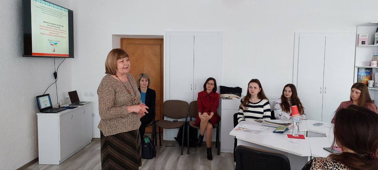 Декан факультету філології та журналістики, доктор філ.наук, проф. Тетяна ВІЛЬЧИНСЬКА привітала всіх присутніх та розповіла про викладання польської мови на факультеті